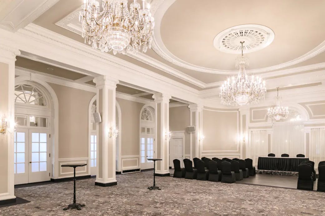 Classic Country Club in Welland