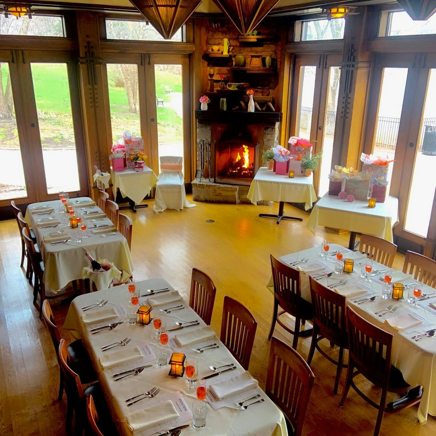 Rustic Restaurant near Lincoln Park Planned