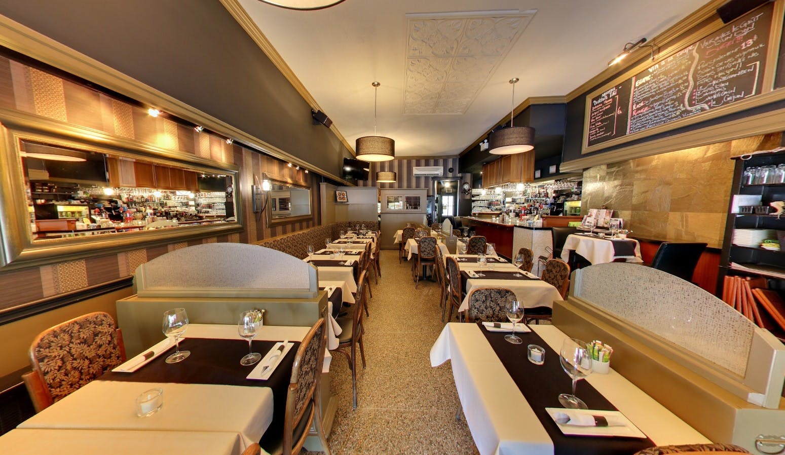 Modern Restaurant in Drummondville